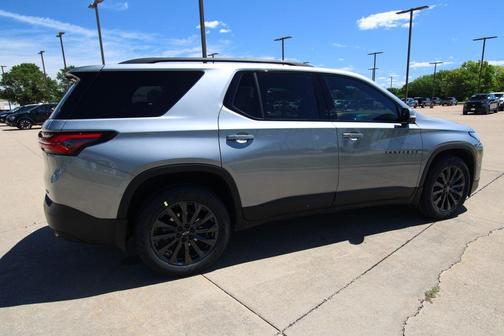 Sterling Gray Metallic 2023 Chevrolet Traverse RS