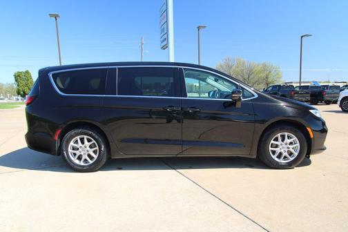 2024 Chrysler Pacifica Touring-L