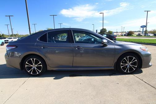 Predawn Gray Mica 2019 Toyota Camry SE