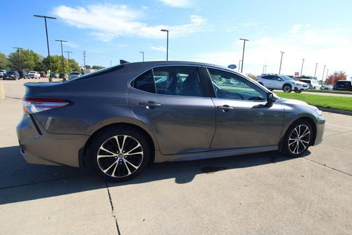 Predawn Gray Mica 2019 Toyota Camry SE