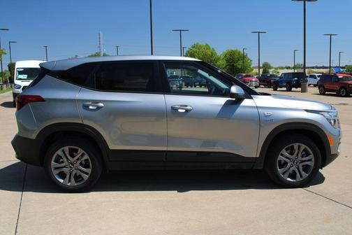 Steel Gray 2021 Kia Seltos LX