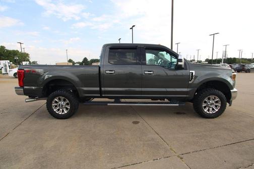 Magnetic Metallic 2018 Ford F-250 XLT