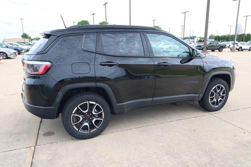 Diamond Black 2025 Jeep Compass Trailhawk