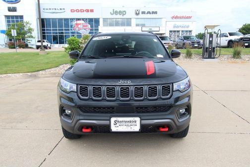 Diamond Black 2025 Jeep Compass Trailhawk