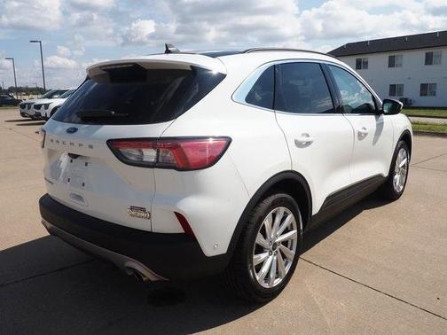 2022 Ford Escape Titanium Hybrid
