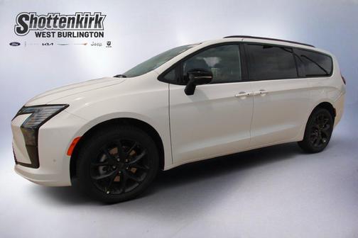 Bright White Clearcoat 2027 Chrysler Pacifica LIMITED