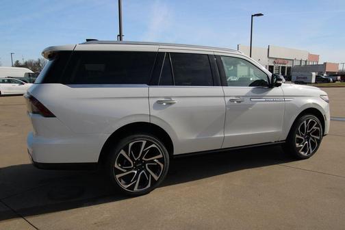 White Metallic 2026 Lincoln Navigator Reserve