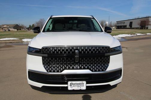 White Metallic 2026 Lincoln Navigator Reserve