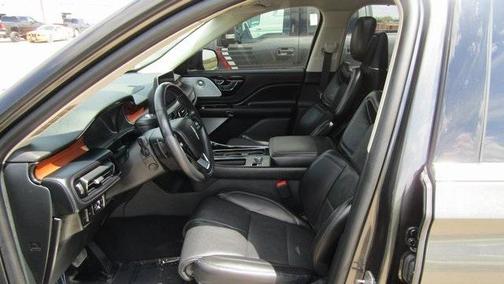 Photo 5 of 50 of 2020 Lincoln Aviator Reserve AWD