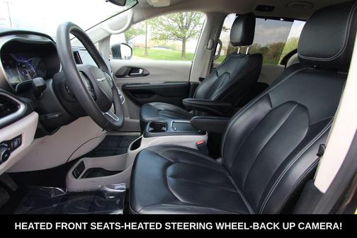 Granite Crystal Clearcoat Metallic 2023 Chrysler Pacifica Touring-L