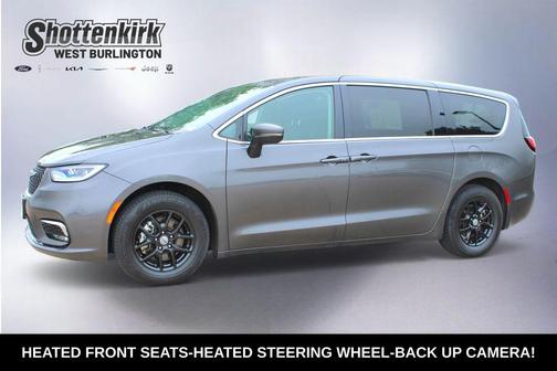 Granite Crystal Clearcoat Metallic 2023 Chrysler Pacifica Touring-L