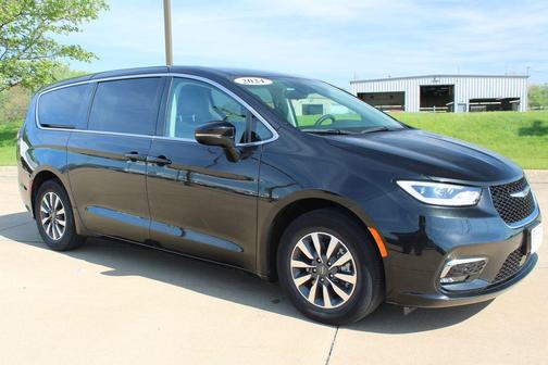 Diamond Black 2024 Chrysler Pacifica Hybrid Select