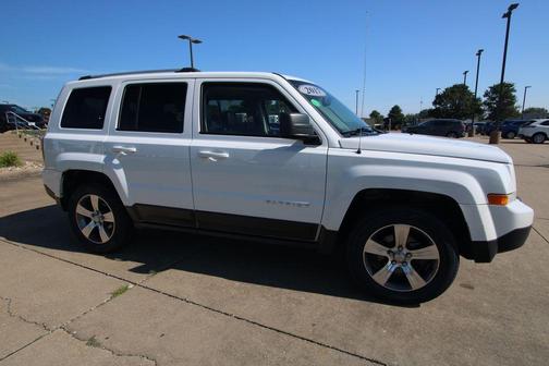 Bright White Clearcoat 2017 Jeep Patriot Latitude