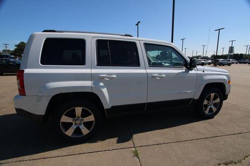 Bright White Clearcoat 2017 Jeep Patriot Latitude