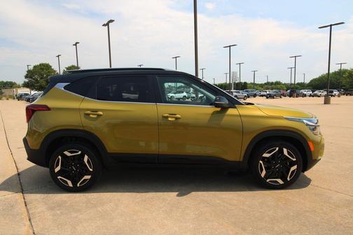 Green / Black 2024 Kia Seltos SX