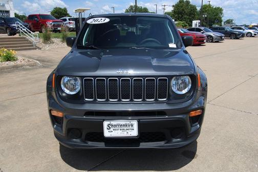 Graphite Gray 2023 Jeep Renegade Latitude