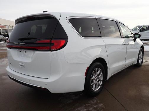 2024 Chrysler Pacifica Touring-L