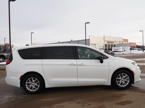 2024 Chrysler Pacifica Touring-L