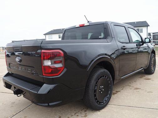 Shadow Black 2026 Ford Maverick Lobo Standard