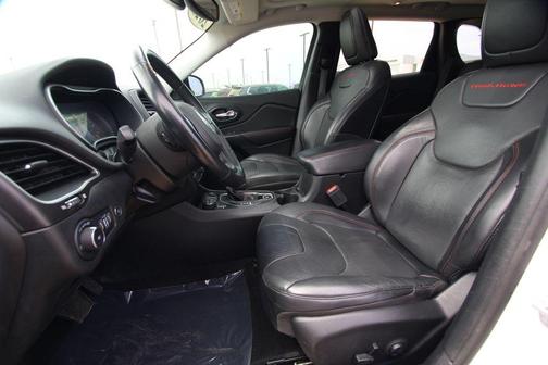 Bright White Clearcoat 2021 Jeep Cherokee Trailhawk