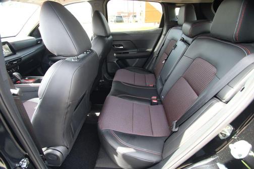 Super Black 2025 Nissan Kicks SR
