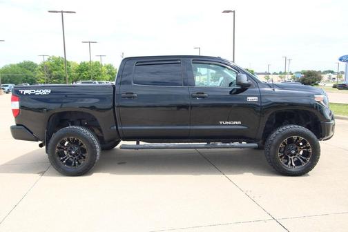Midnight Black Metallic 2019 Toyota Tundra SR5