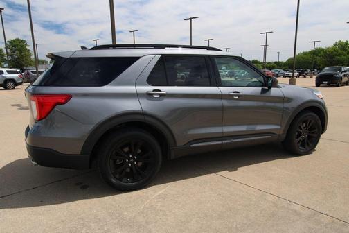 Carbonized Gray Metallic 2021 Ford Explorer XLT