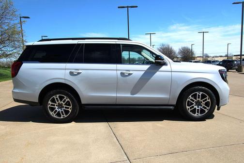 Space Silver 2025 Ford Expedition Active