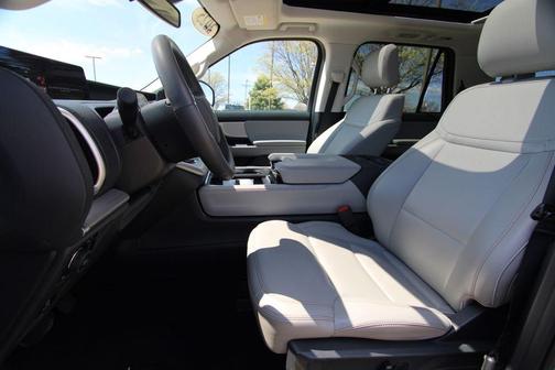 Space Silver 2025 Ford Expedition Active