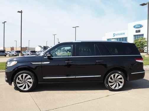 2022 Lincoln Navigator L Reserve