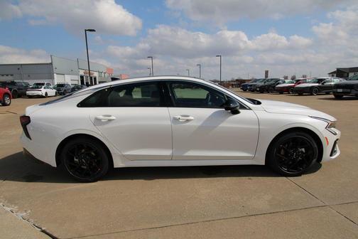 Snow White Pearl 2026 Kia K5 GT-Line