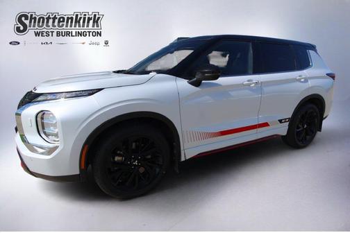White Diamond / Black 2024 Mitsubishi Outlander SE