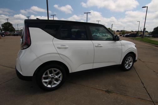 Clear White / Black Roof 2025 Kia Soul S