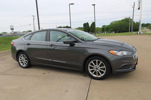 Magnetic 2017 Ford Fusion SE