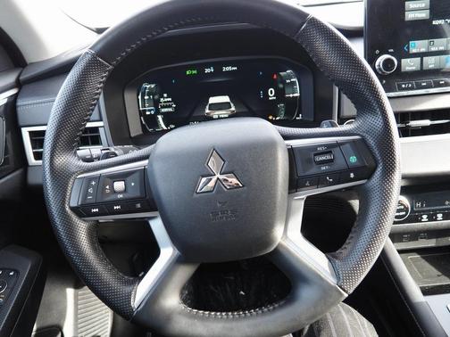 2024 Mitsubishi Outlander PHEV SE