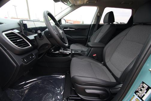Blue / Black 2026 Kia Seltos S
