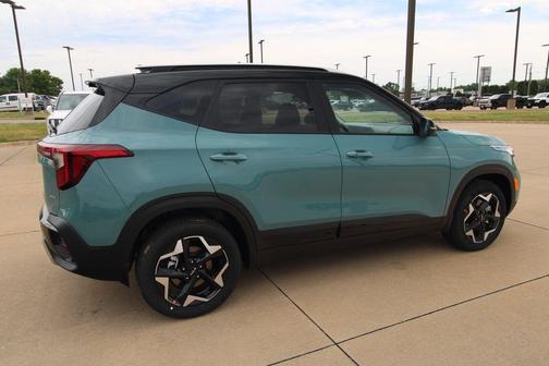 Blue / Black 2026 Kia Seltos S