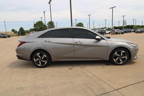Metal 2023 Hyundai ELANTRA Limited