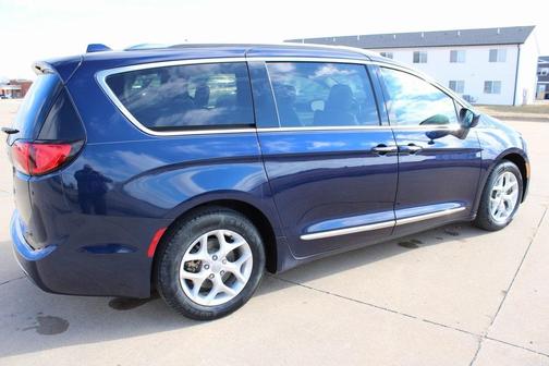 2018 Chrysler Pacifica Touring-L