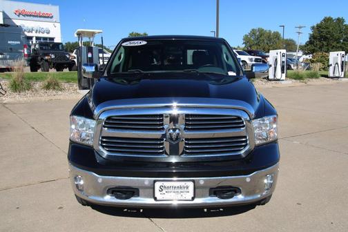 Brilliant Black Crystal Pearlcoat 2018 RAM 1500 Big Horn