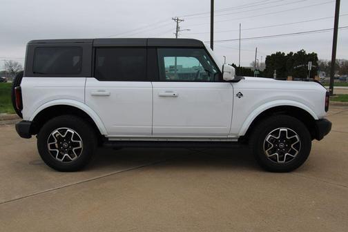 Oxford White 2024 Ford Bronco Outer Banks