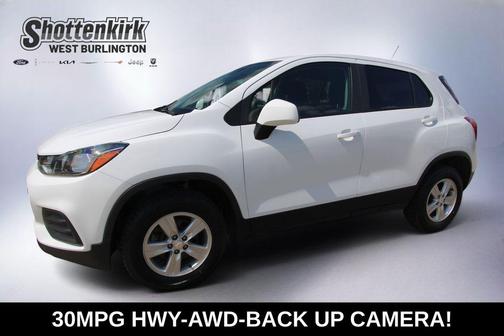 Summit White 2022 Chevrolet Trax LS