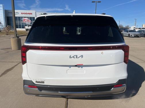 Snow White Pearl 2026 Kia Carnival SX