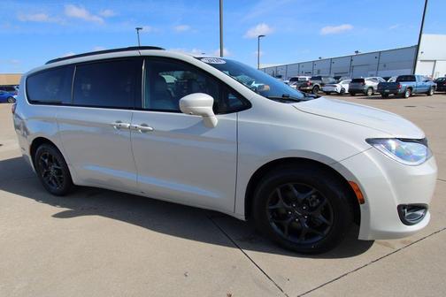 2020 Chrysler Pacifica Touring-L Plus