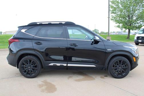 Cherry Black 2023 Kia Seltos Nightfall