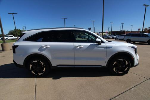 Snow White Pearl 2026 Kia Sorento Hybrid EX