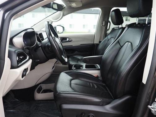 2021 Chrysler Pacifica Touring-L