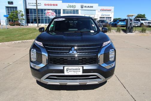 Graphite Gray 2024 Mitsubishi Outlander SE