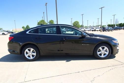 Mosaic Black Metallic 2024 Chevrolet Malibu LT