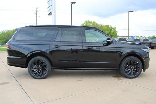 Black 2026 Lincoln Navigator L Reserve